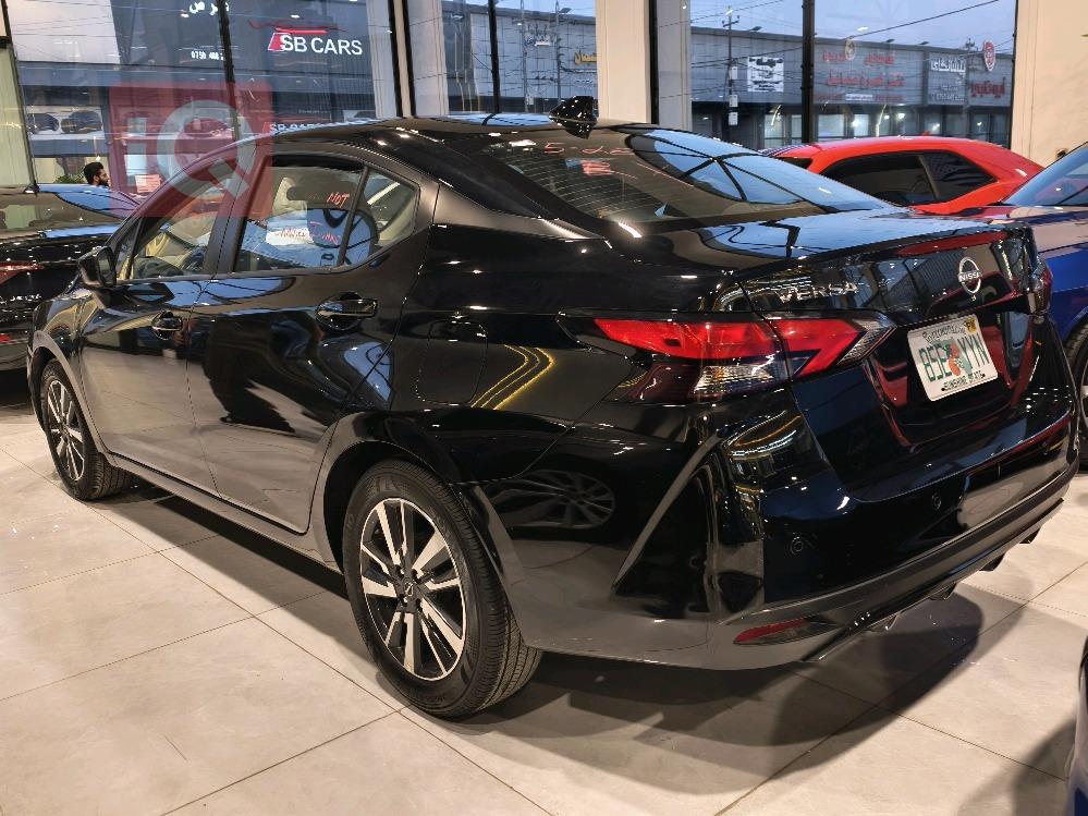 نيسان فيرسا